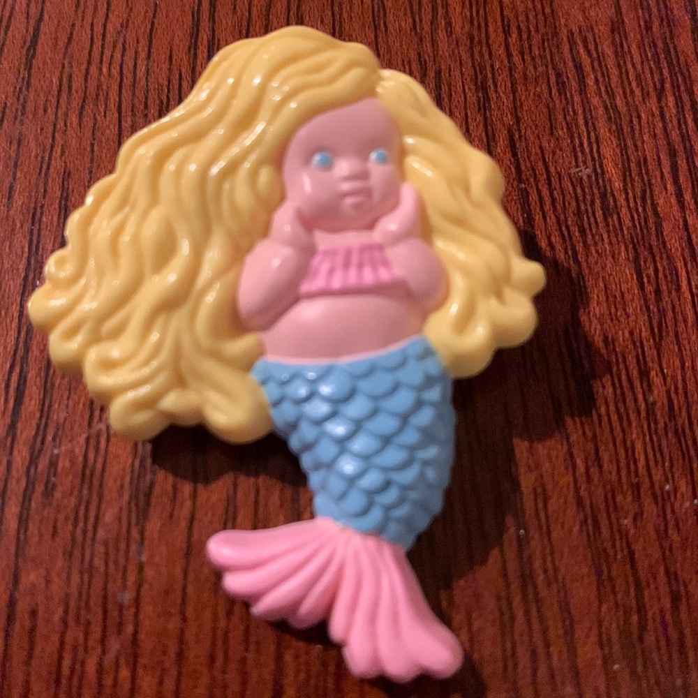Vintage Avon Sweet Sea Mermaid Girl Pin Tomy 1985 brooch rare Kids